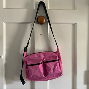 BAGGU Medium Cargo Crossbody in Azalea Pink
